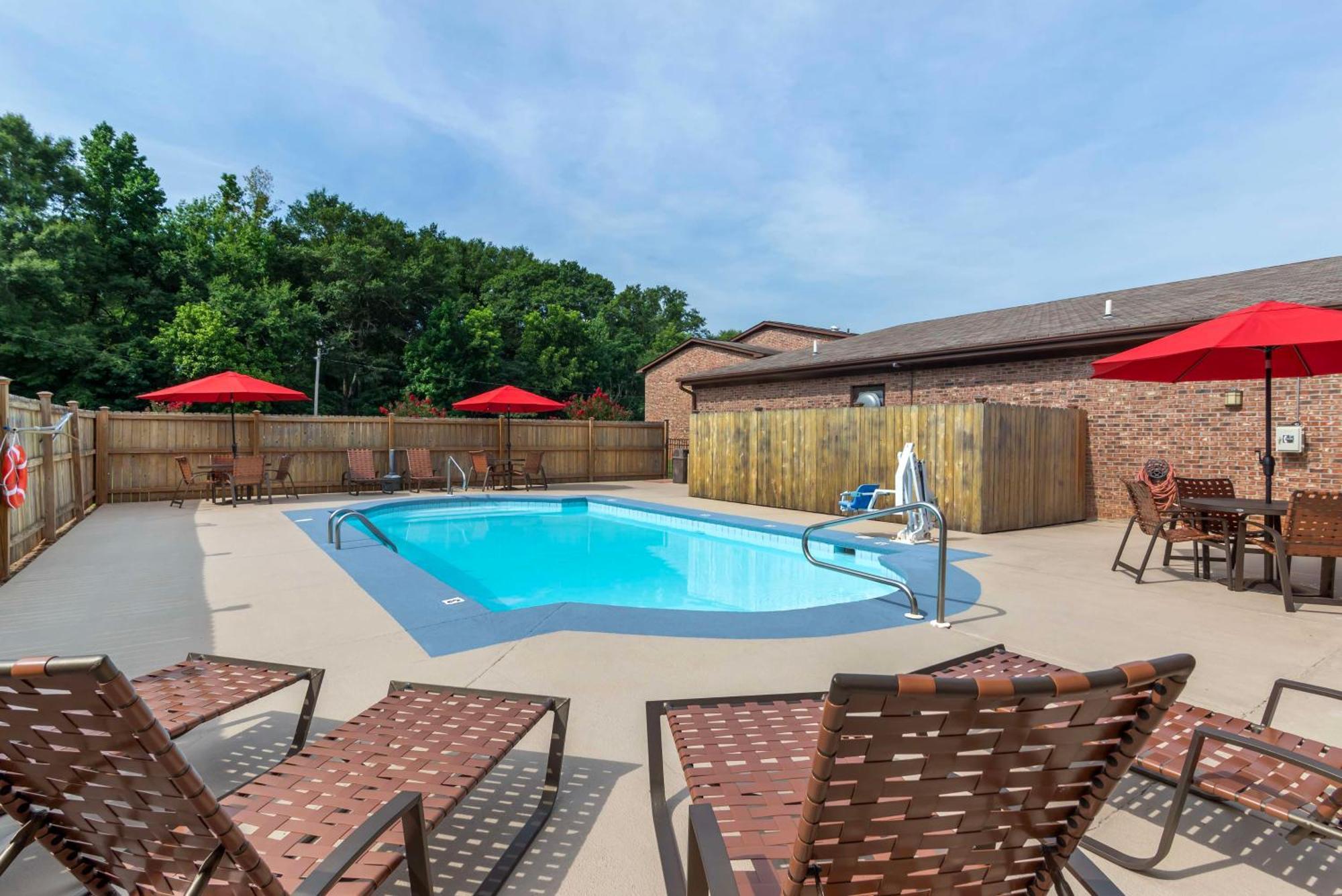 Best Western Auburn/Opelika Inn Экстерьер фото
